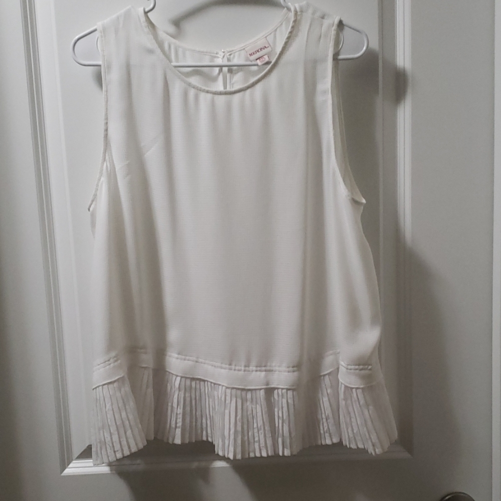 White sleeveless ruffle bottom blouse
